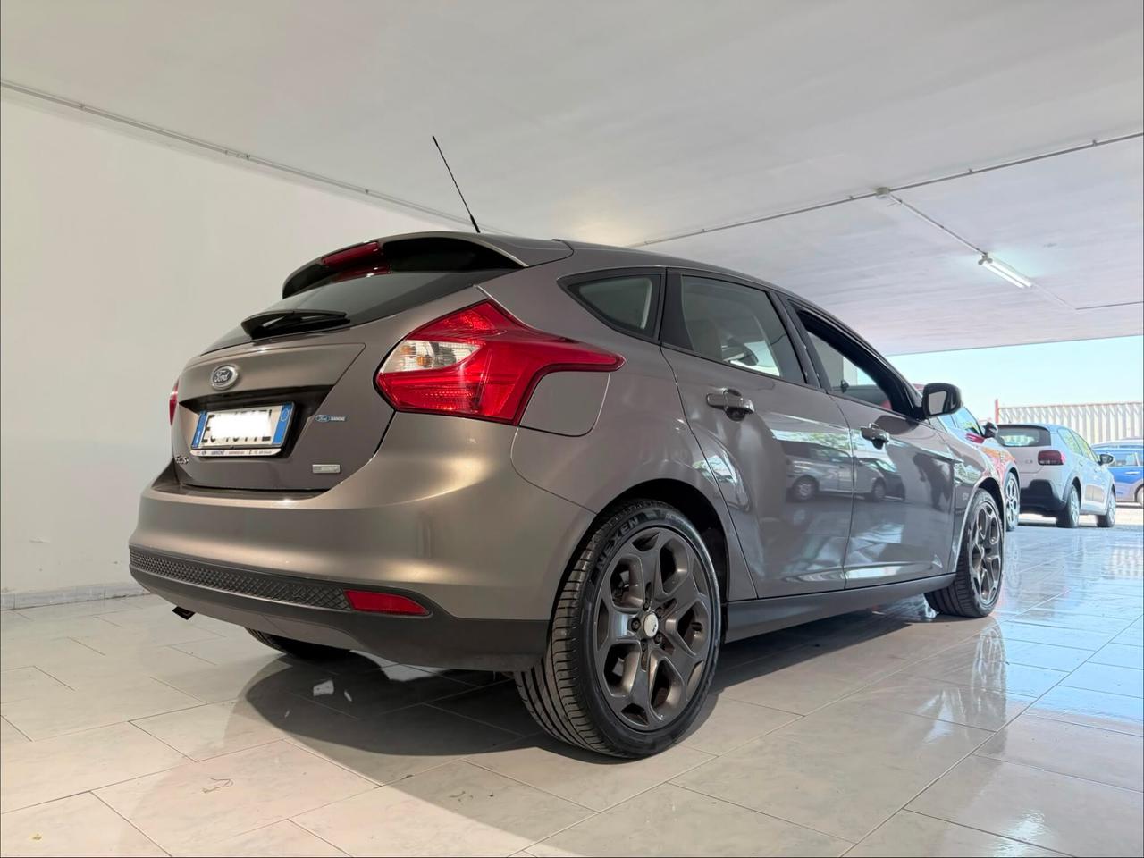 FORD FOCUS BERLINA TITANIUM GPL 2014
