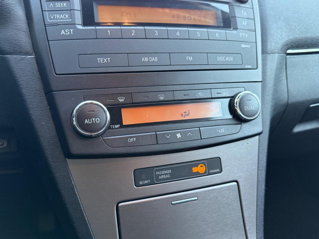 Toyota Avensis 2.0 D-4D SW|UNIPRO