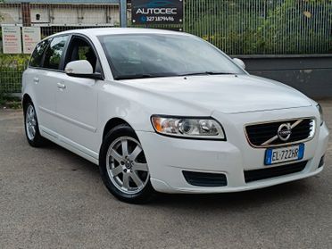 Volvo V50 D2 R-design