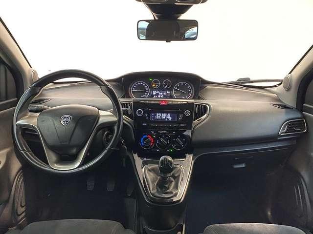 Lancia Ypsilon 1.2 69 CV 5 porte Silver NEOPATENTATI