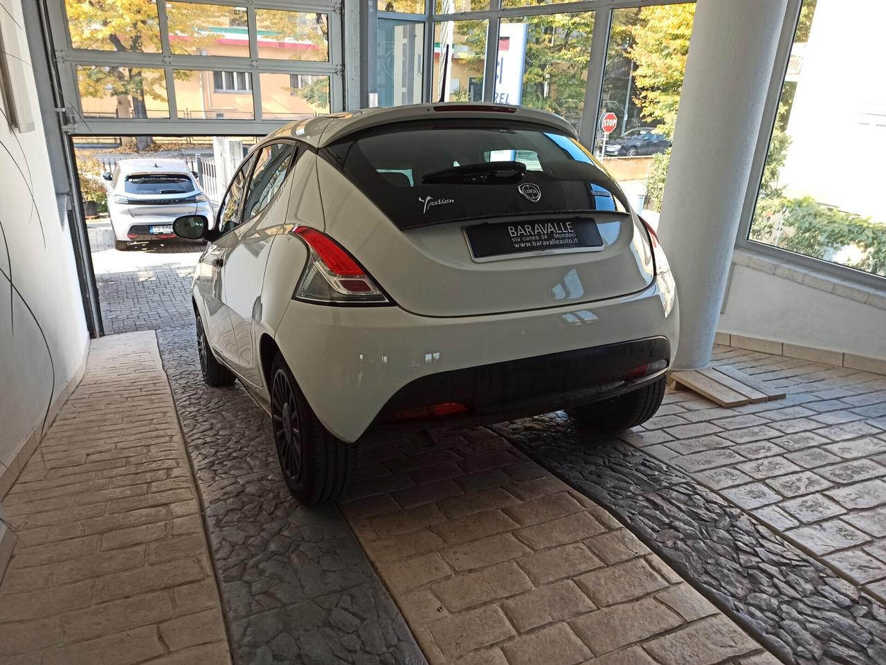 Lancia Ypsilon 1.0 FireFly 5 porte S&S Hybrid Ecochic Silver