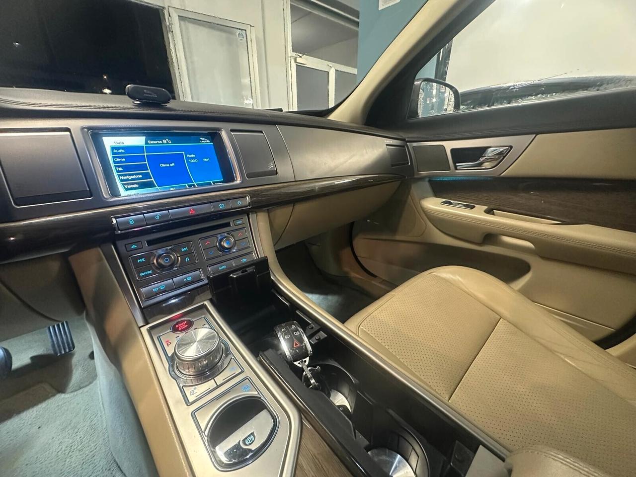 Jaguar XF 2.7D V6 Premium Luxury