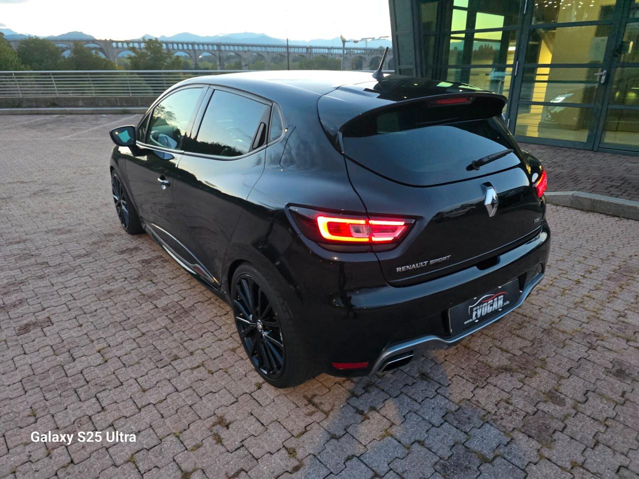 Clio rs trophy cv 220 valutiamo usato