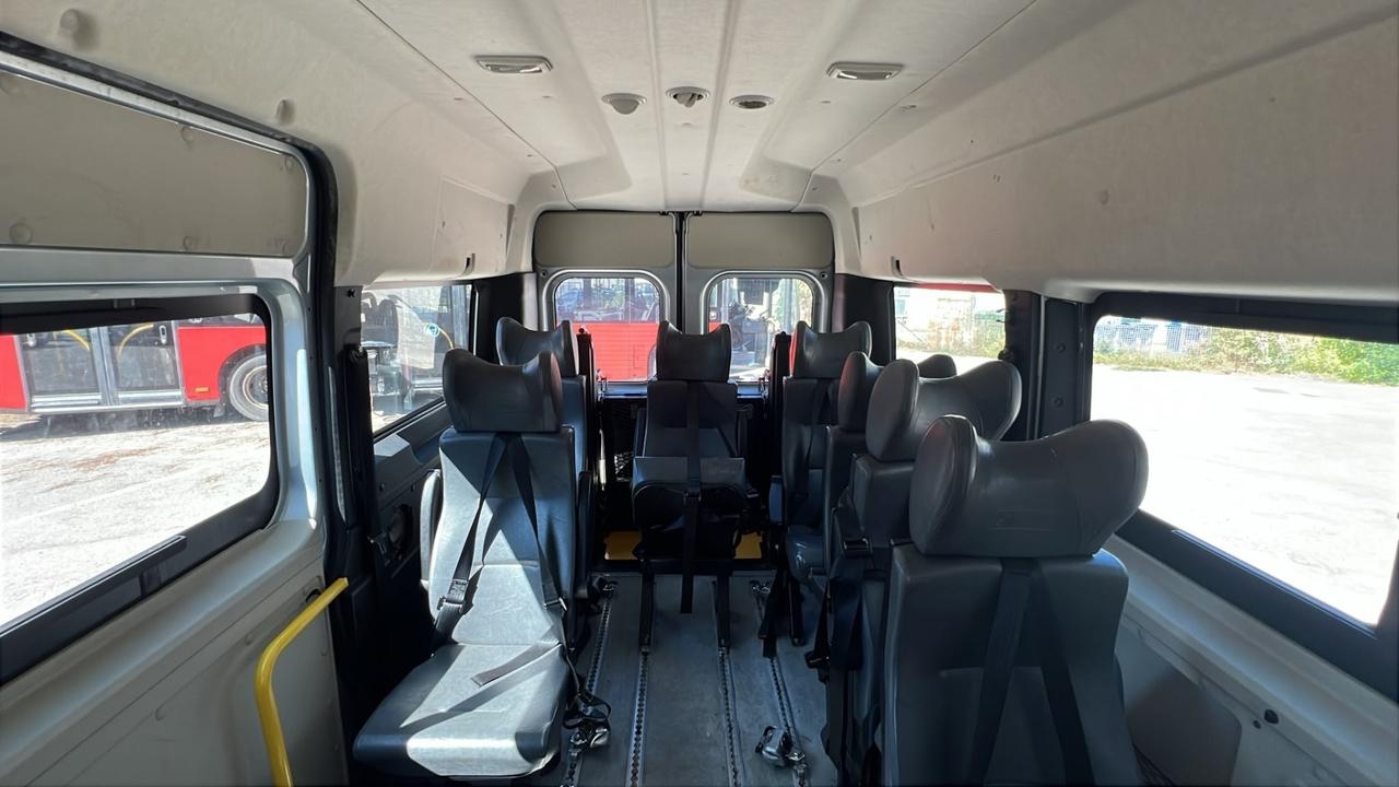 Minibus per disabili 9 posti usato Peugeot Boxer