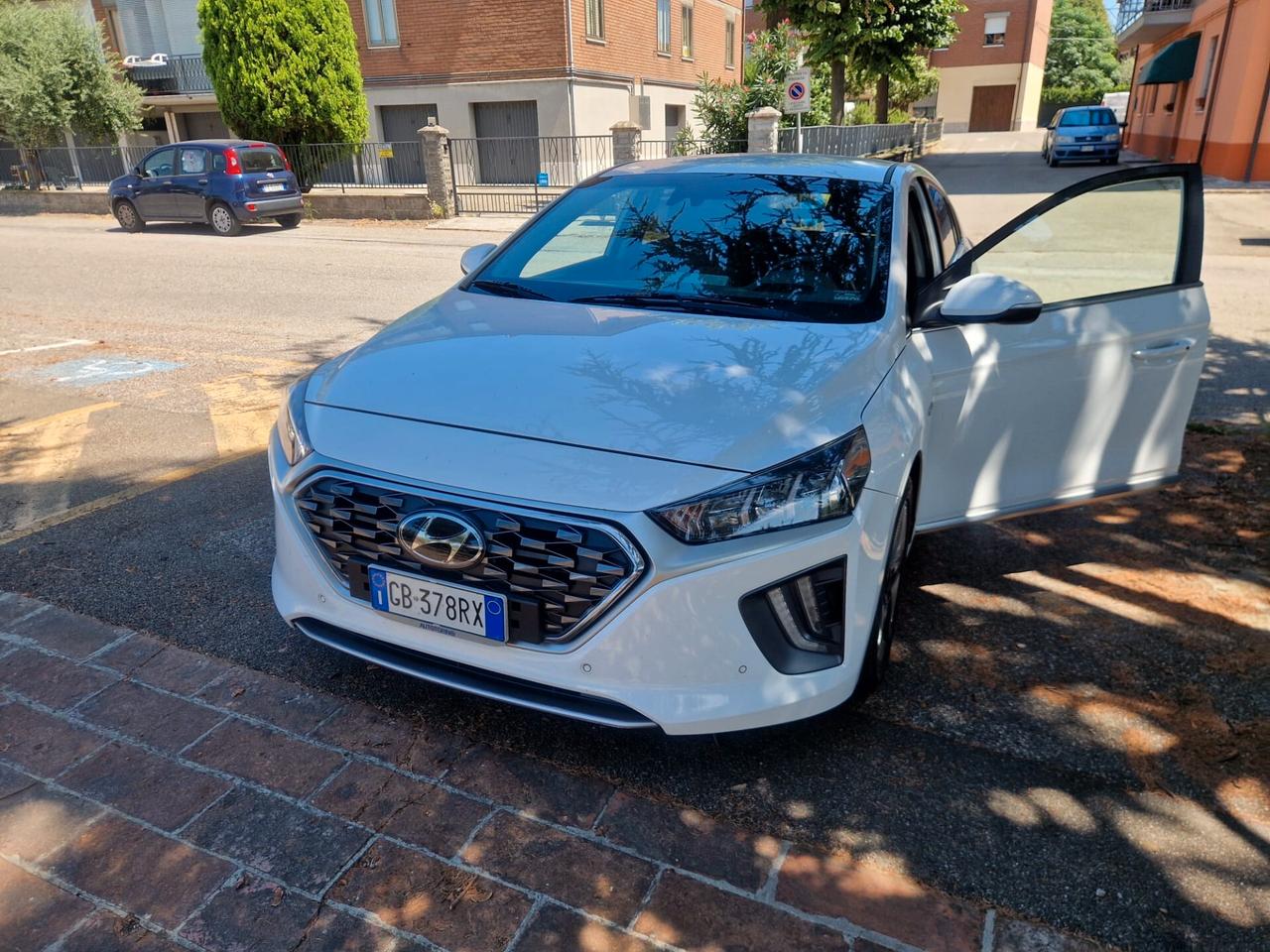 Hyundai Ioniq 1.6 Plug-in Hybrid DCT Tech