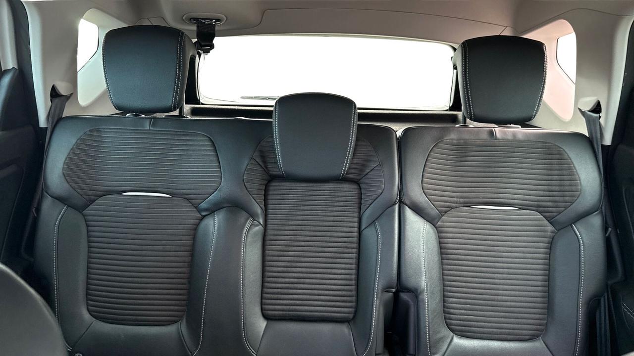Renault Scenic Blue dCi 120 CV EDC Sport Edition2