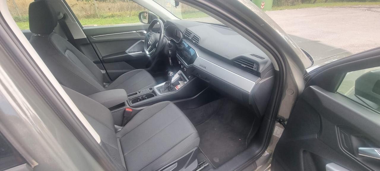 Audi Q3 35 TDI quattro S tronic Business