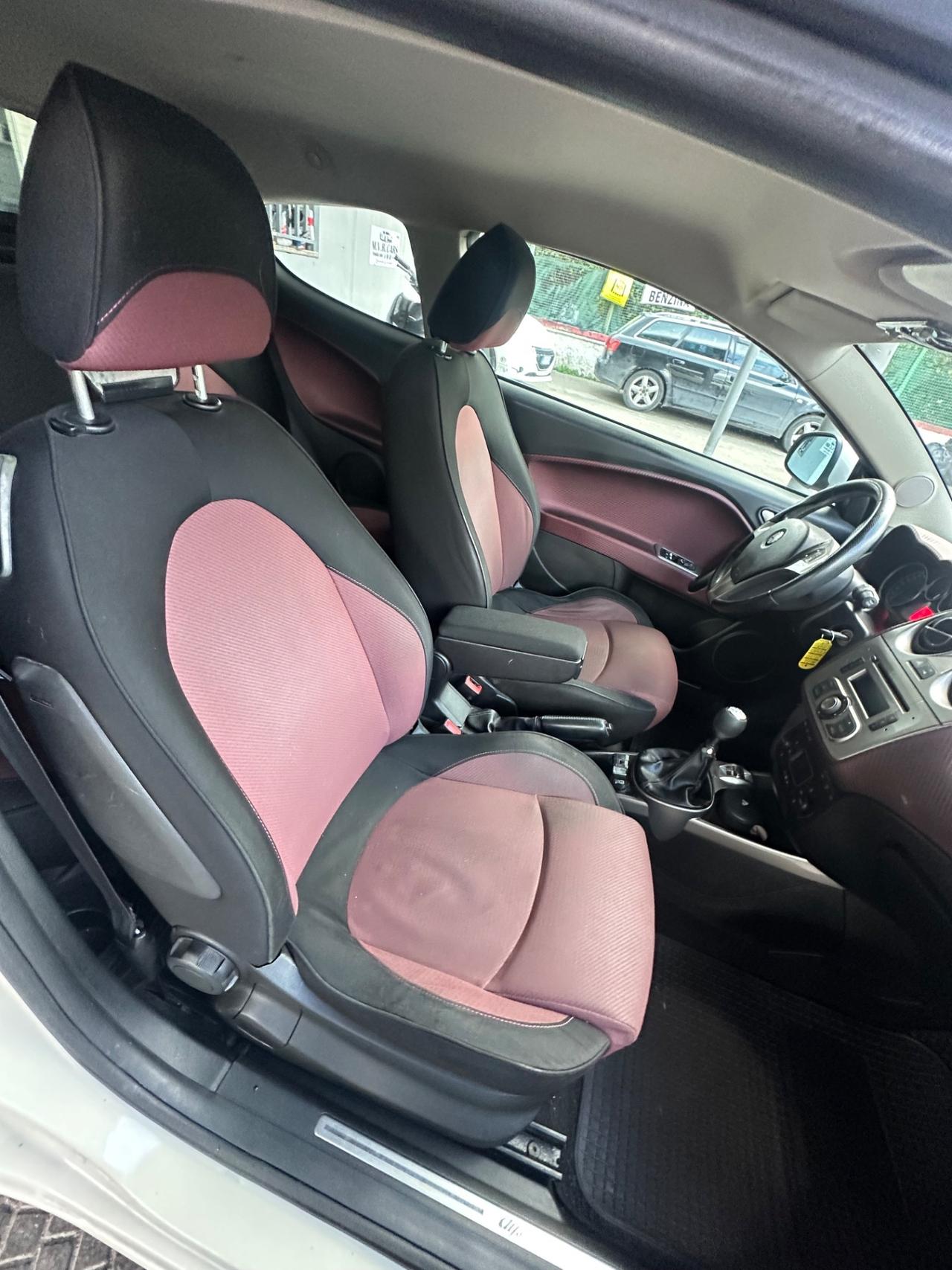 Alfa Romeo MiTo 1.6 JTDm 16V Distinctive Sport Pack