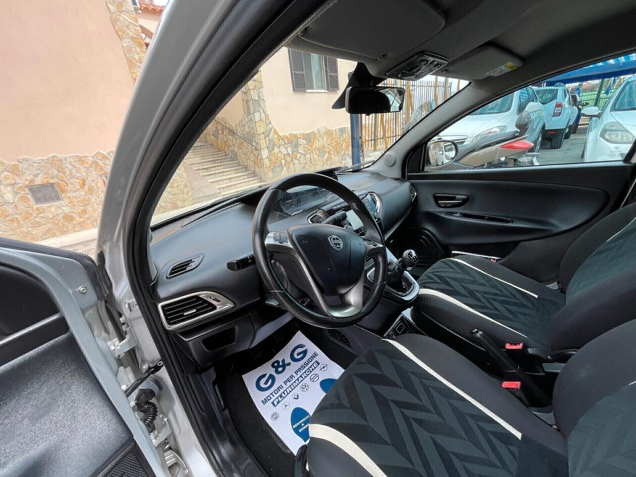 Lancia Ypsilon 1.2 69 CV 5 porte Gold