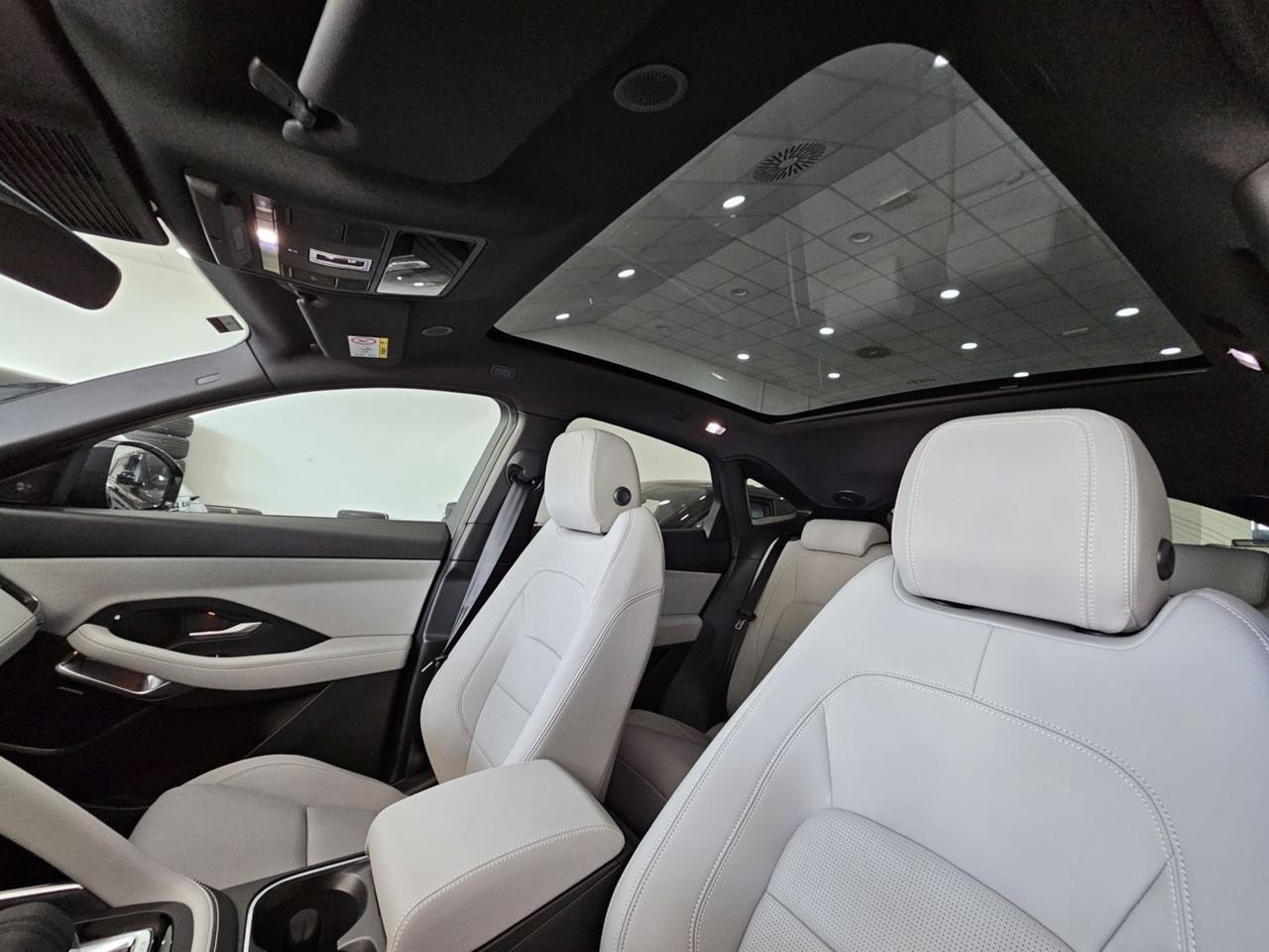 Jaguar E-Pace R-Dynamic SE Navi Camera Tetto C.20" LED BlackPack