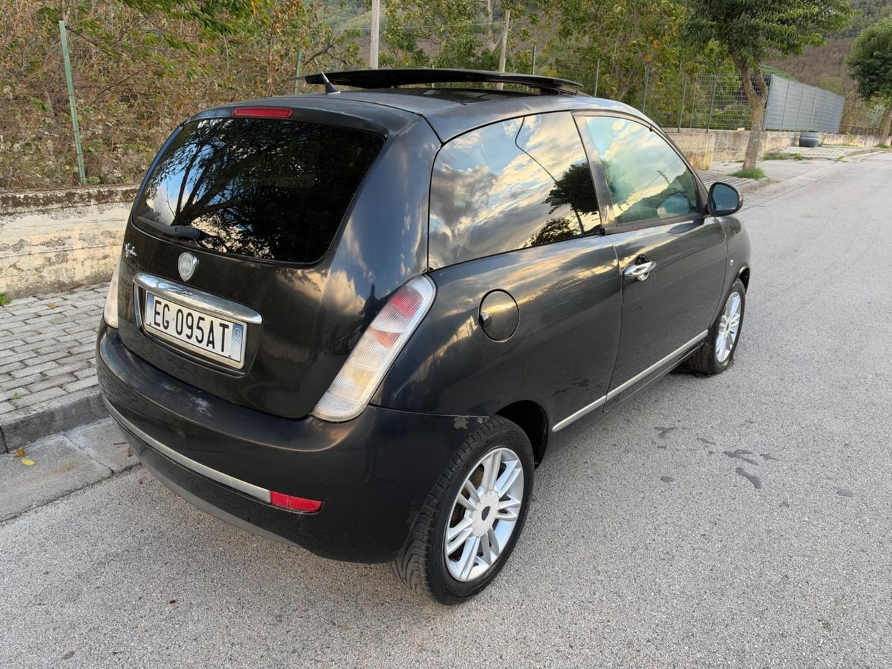 Lancia Ypsilon 1.3 MJT 75 CV Tetto apribile 2011