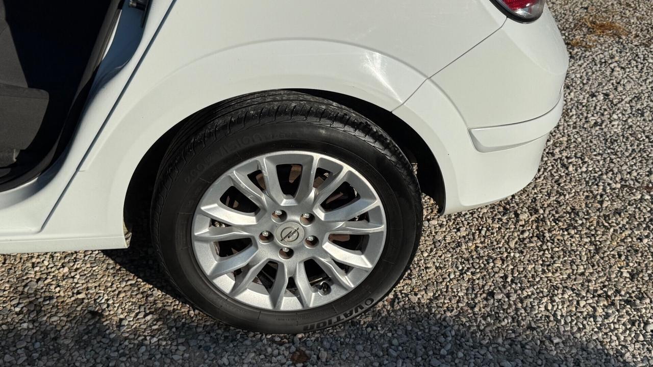 Opel Astra 1.7 CDTI 110CV 5 porte Cosmo