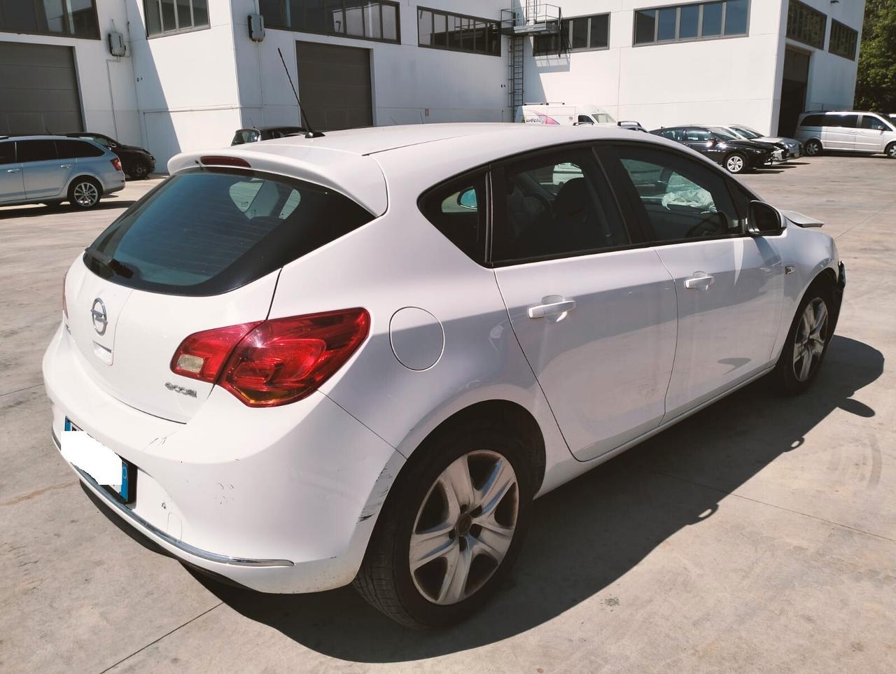 Opel Astra 1.6 CDTI - SINISTRATA -
