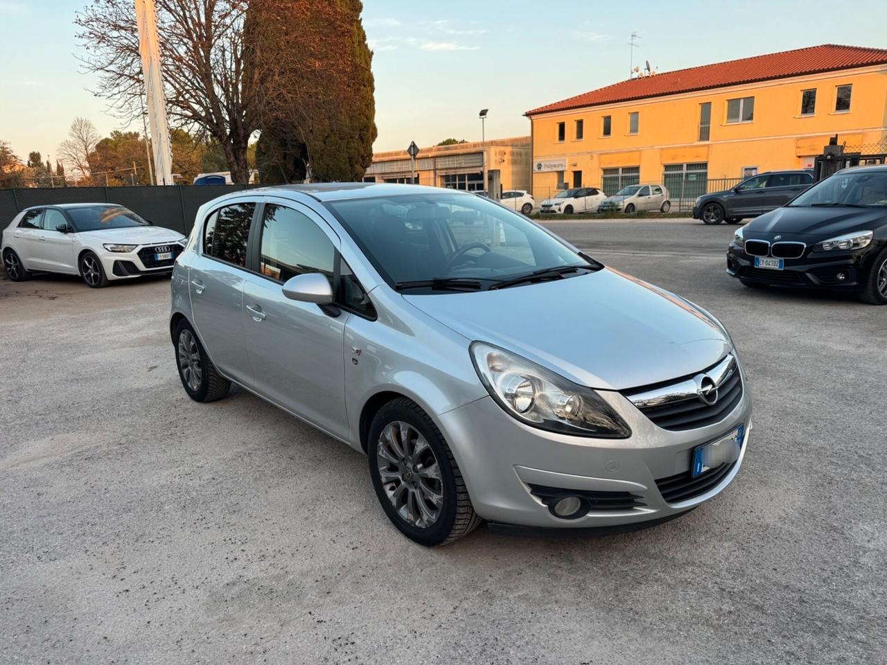 Opel Corsa 1.2 5 porte Cosmo