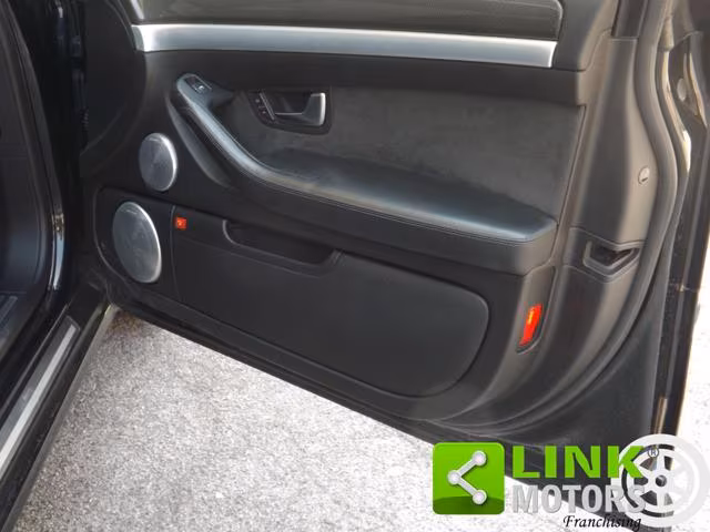 AUDI S8 5.2 V10 quattro tiptronic