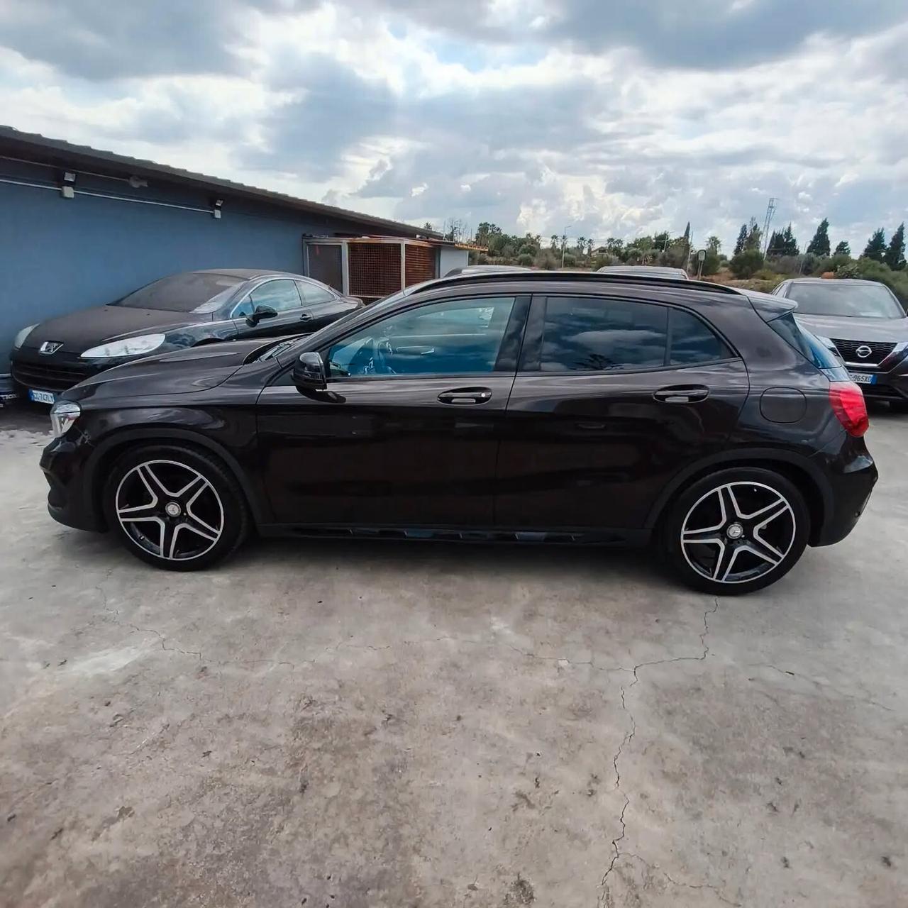 Mercedes-benz GLA 200 4matic PREMIUM AMG NIGHTPACK KM CERTIFICATI