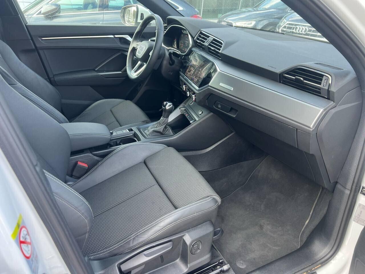 Audi Q3 35 TDI S tronic Identity Black