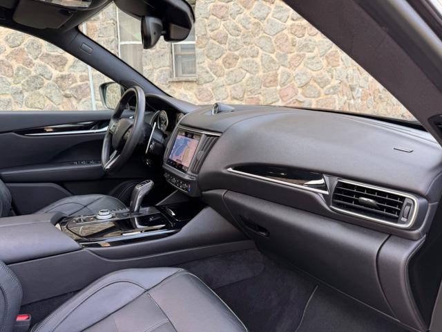 MASERATI Levante MY22 GRANSPORT+TETTO+BLACK PACK+PINZE GIALLE