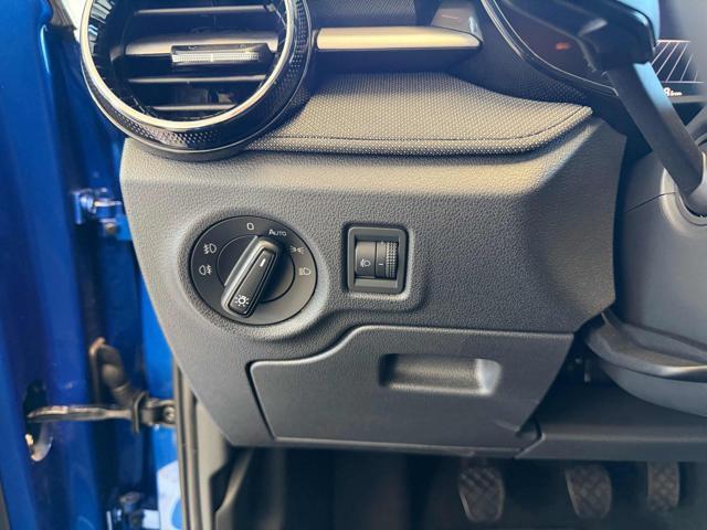 SKODA Fabia 1.0 MPI 80 CV Young Edition