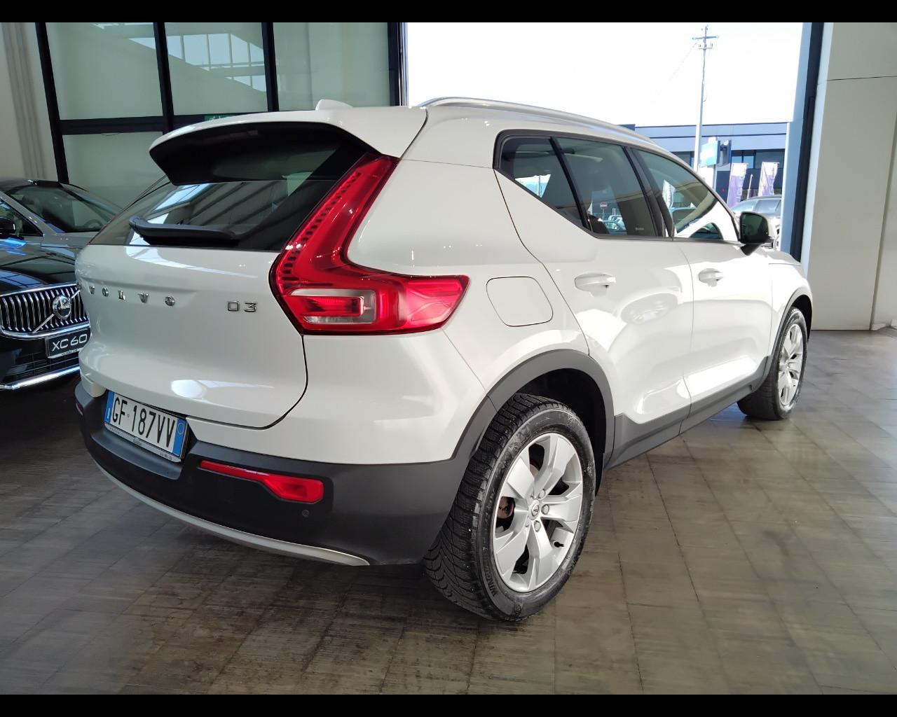 VOLVO XC40 - XC40 2.0 d3 Momentum Pro auto my21