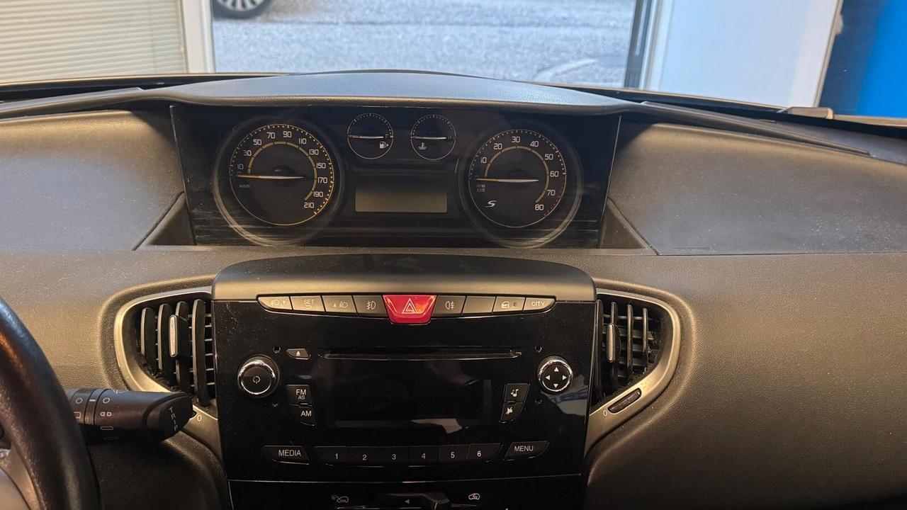 Lancia Ypsilon 1.2 69 CV 5 porte GPL Ecochic S Momodesign