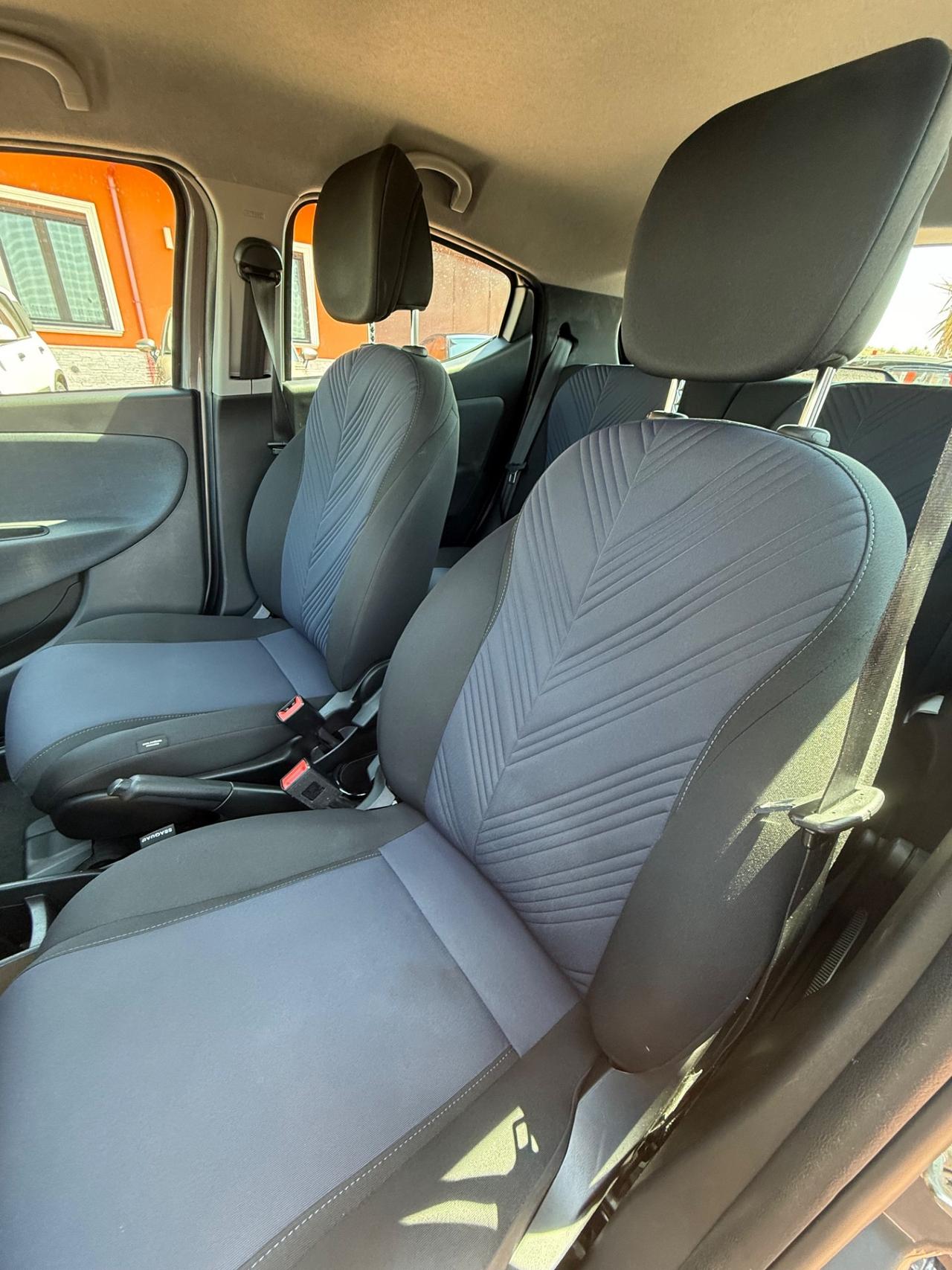 Lancia Ypsilon 1.0 Hybrid 69cv