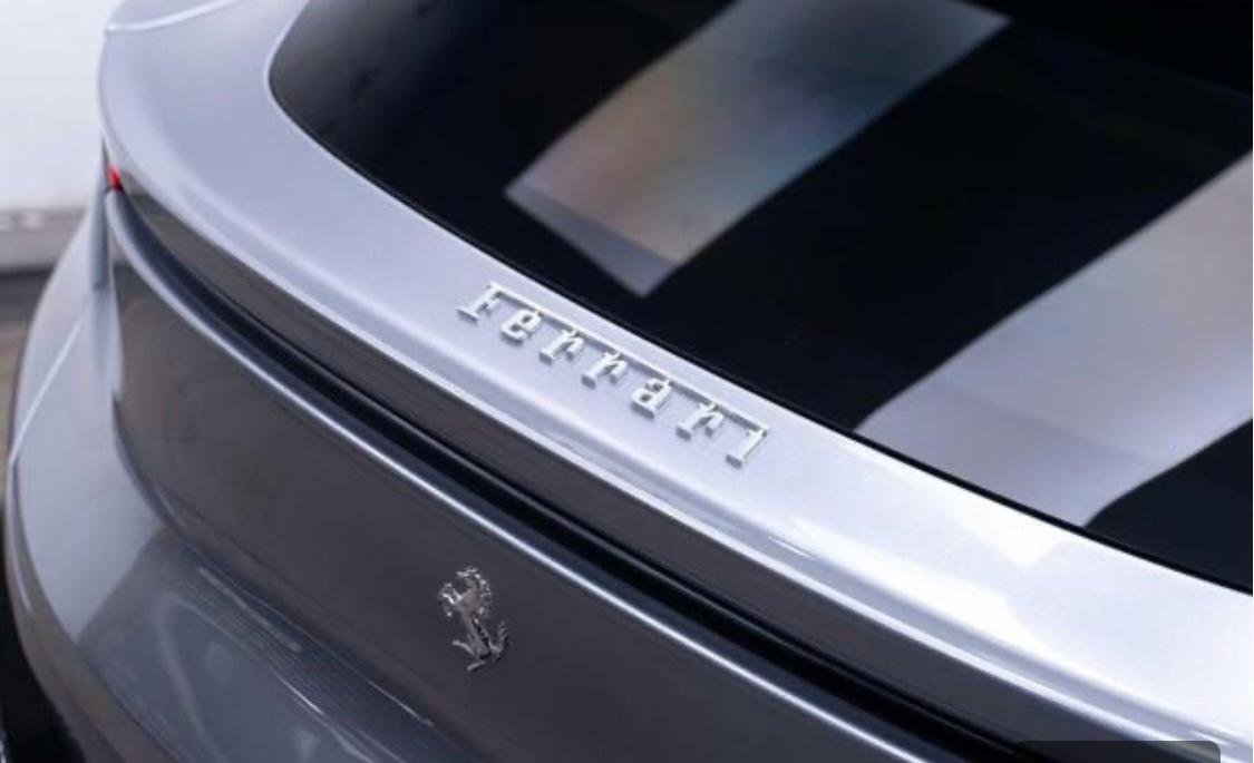 Ferrari Purosangue-Sedili climatizzati e massagg.