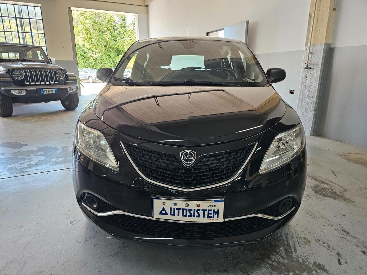 Lancia Ypsilon 1.2 69 CV 5 porte Silver