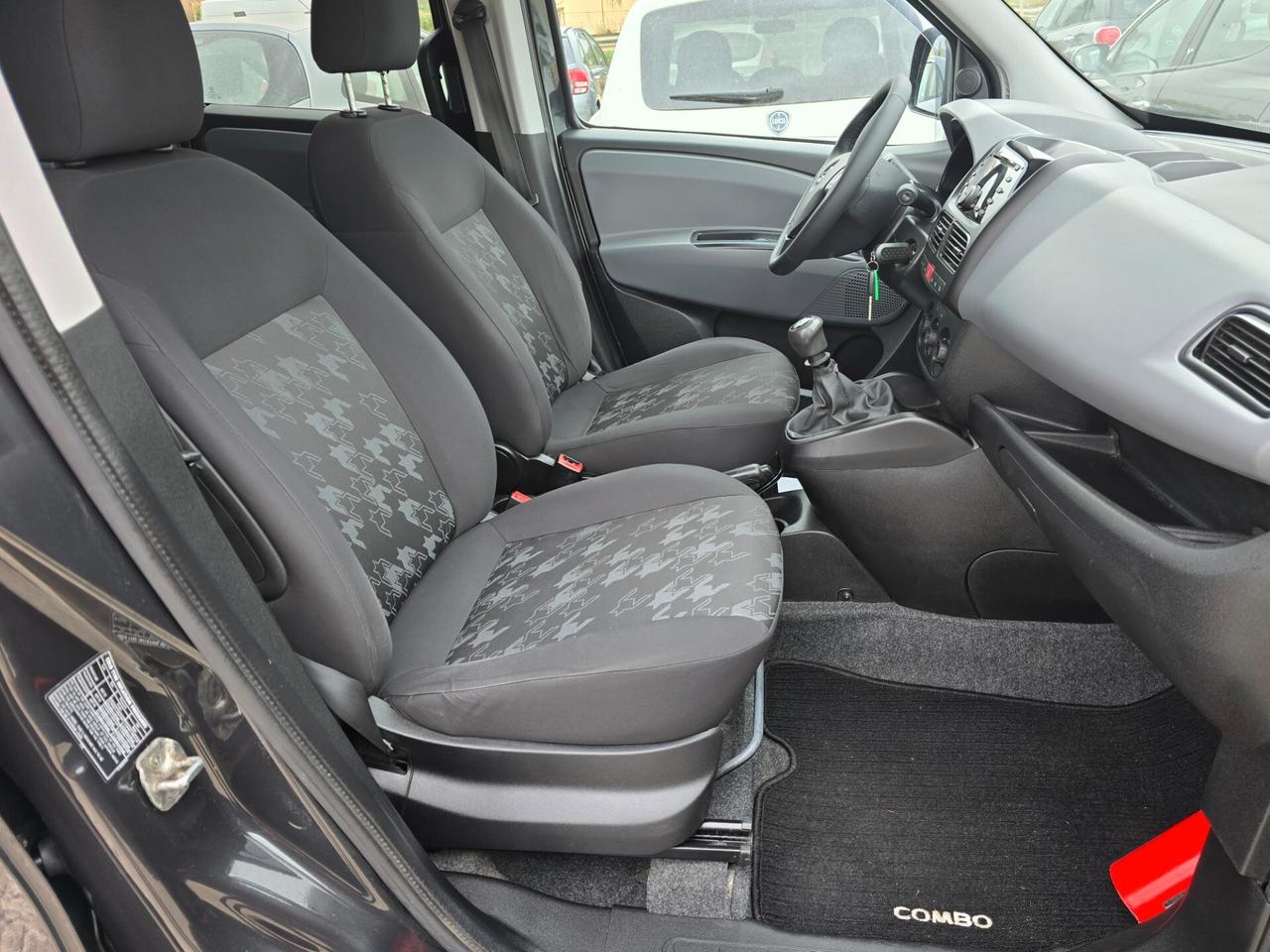 Opel Combo 5 posti fiat Doblò