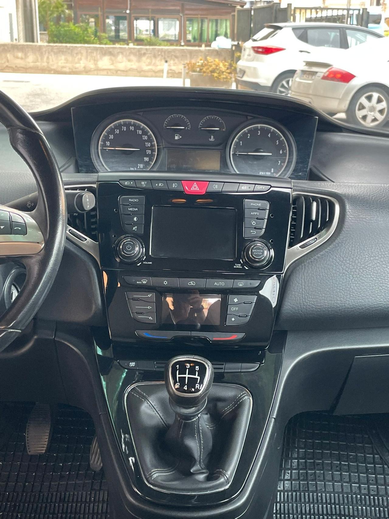 Lancia Ypsilon 1.2 69 CV 5 porte Platinum
