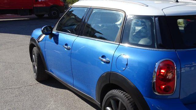 MINI Countryman Cooper Bicolore, Benz., 122cv, Manuale, Garanzia.