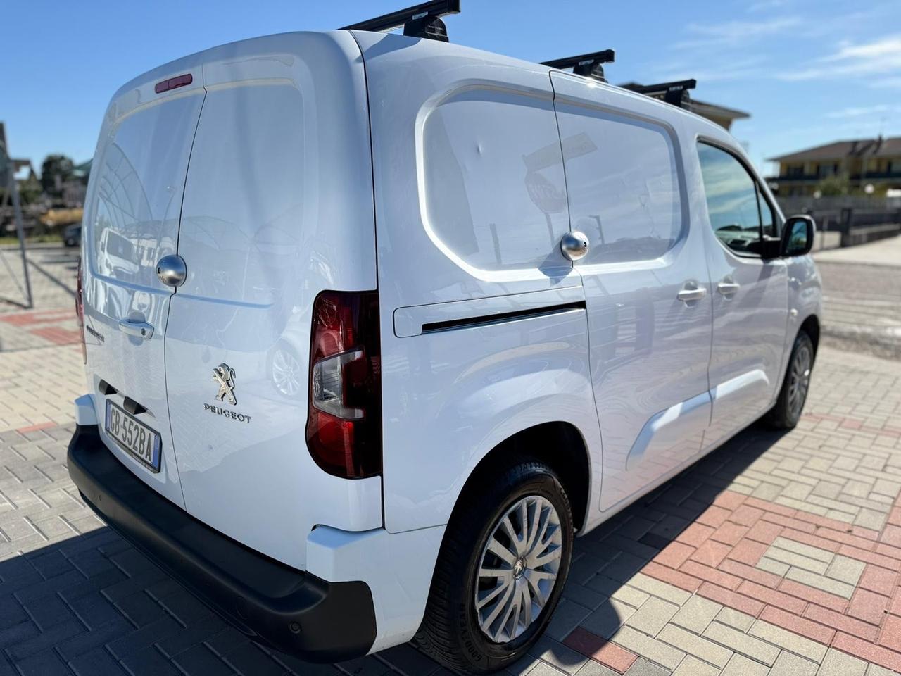 Peugeot Partner BlueHDi 100CV IVA ESPOSTA
