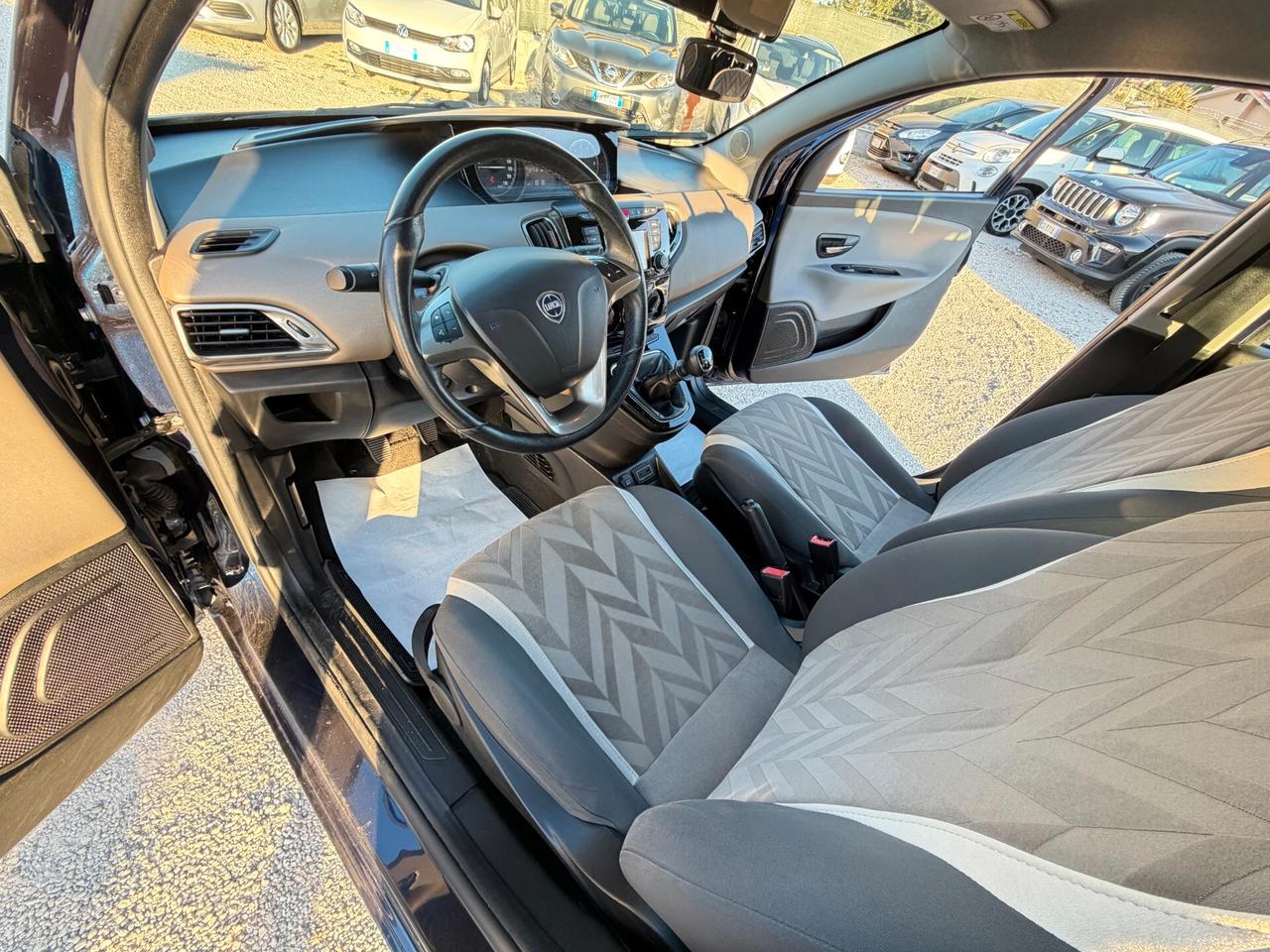 Lancia Ypsilon 0.9 TwinAir 85 CV 5 p Metano Ecochic 141.286 km