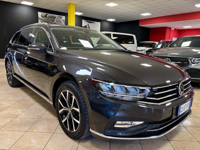 VOLKSWAGEN Passat Variant 2.0 TDI DSG Executive - UNIPRO - SOLO 25.000KM