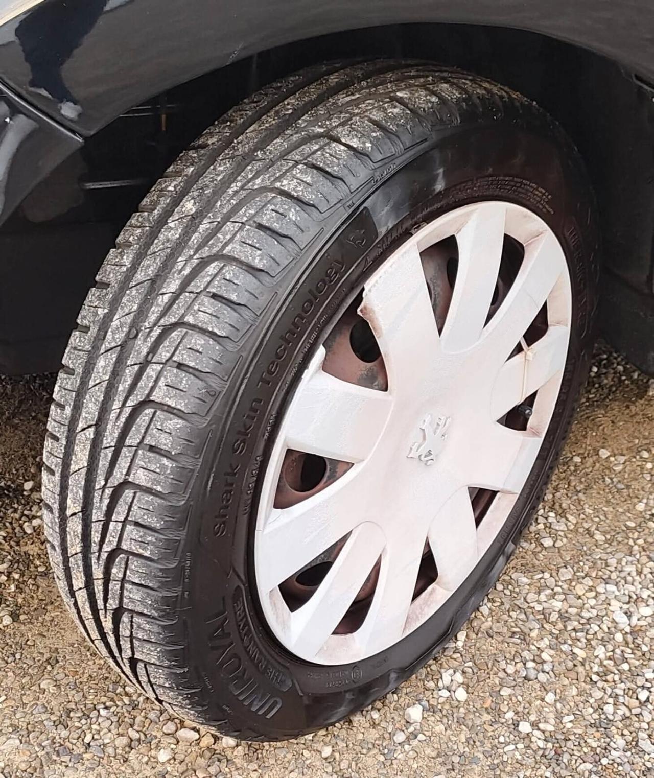 Peugeot 107 1.0 68CV 5p. Desir