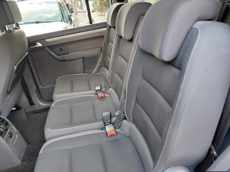 Volkswagen Touran Business 1.6 TDI DSG Comfortline