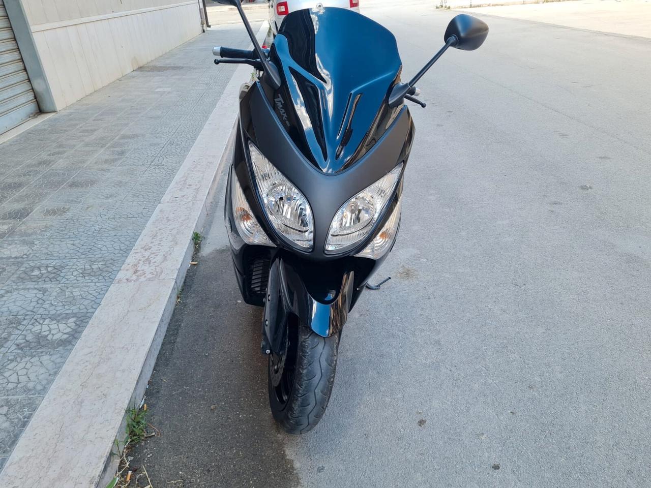 YAMAHA T MAX 500 PARI AL NUOVO