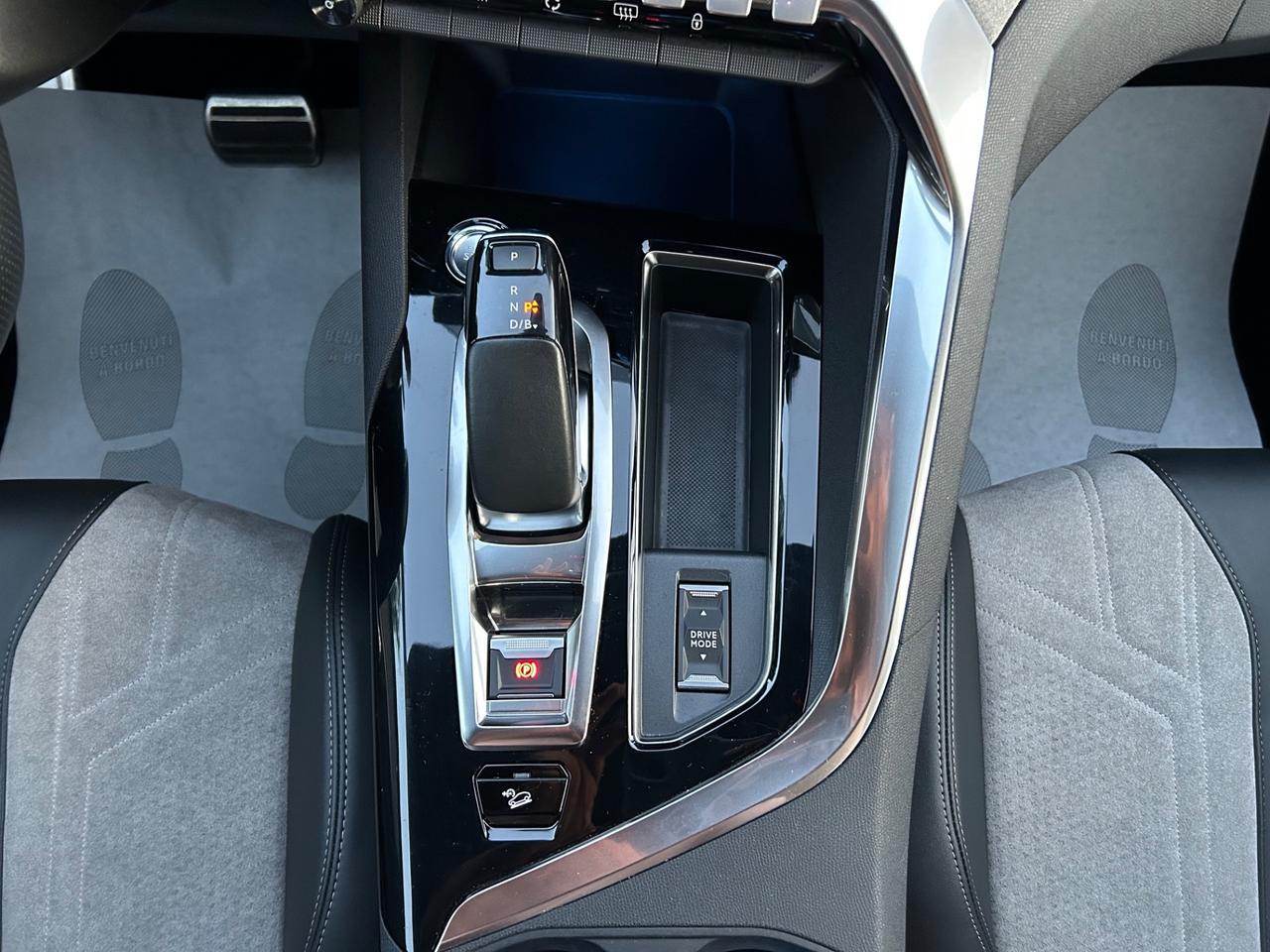 Peugeot 3008 Hybrid4 300 e-EAT8 GT