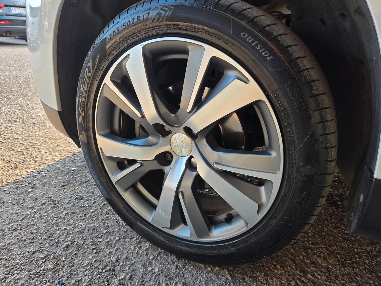 Peugeot 2008 1.6 e-HDi 115 CV Stop&Start Allure