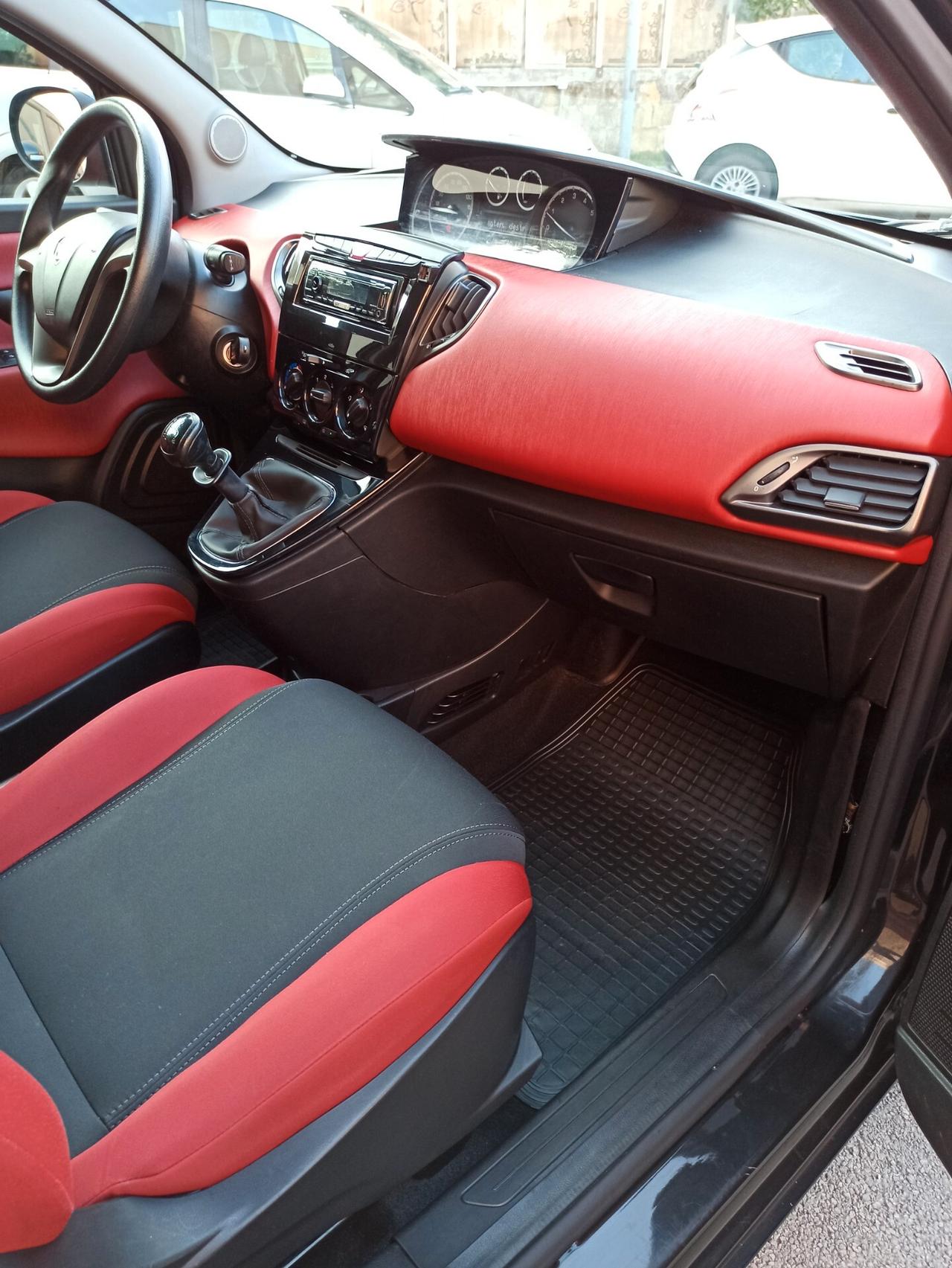 Lancia Ypsilon 1.2 69 CV 5 porte S&S Silver