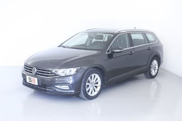 VOLKSWAGEN Passat Variant 2.0 TDI SCR EVO DSG Business Fari LED