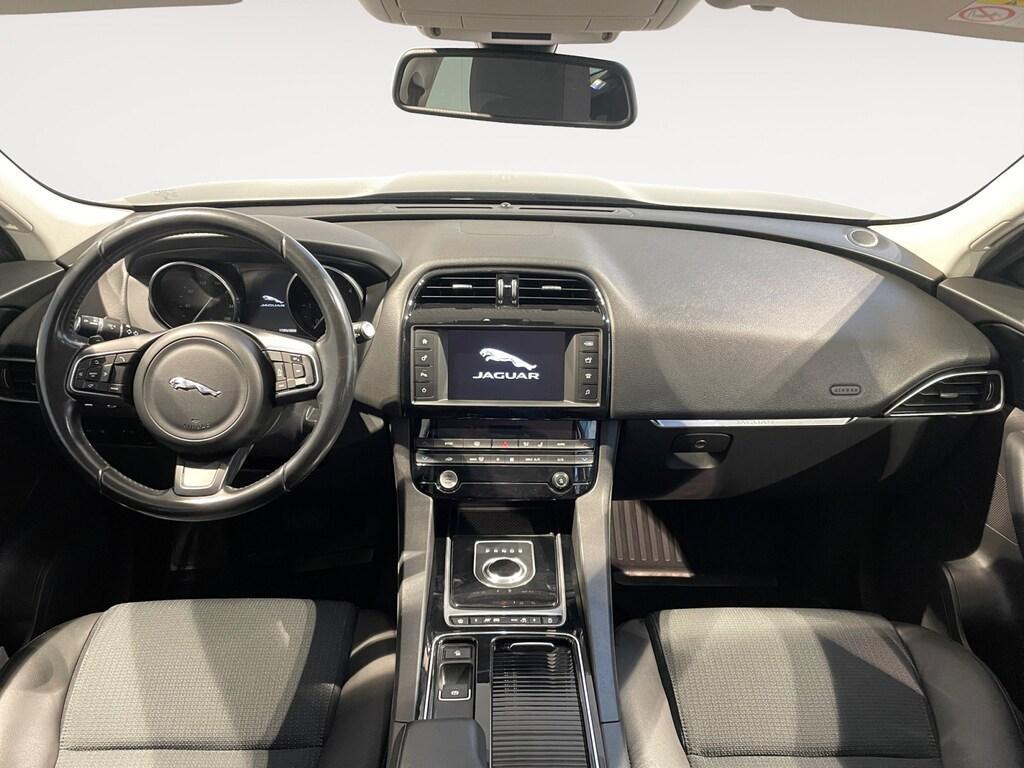 Jaguar F-Pace 2.0d i4 Pure 180cv auto my18