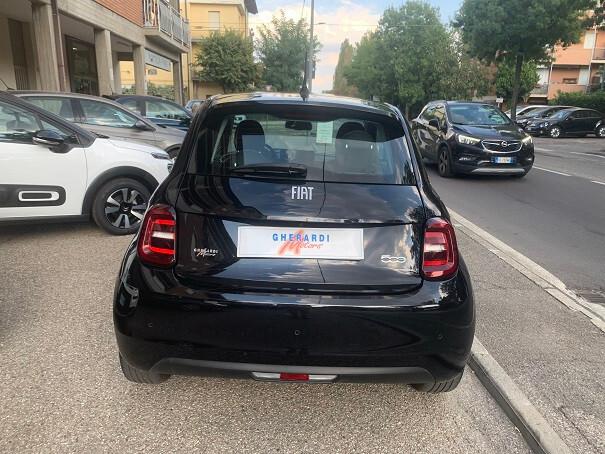 Fiat 500 500e Berlina 42 kWh Icon