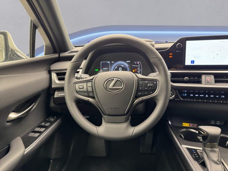 LEXUS UX HYBRID 4WD DESIGN