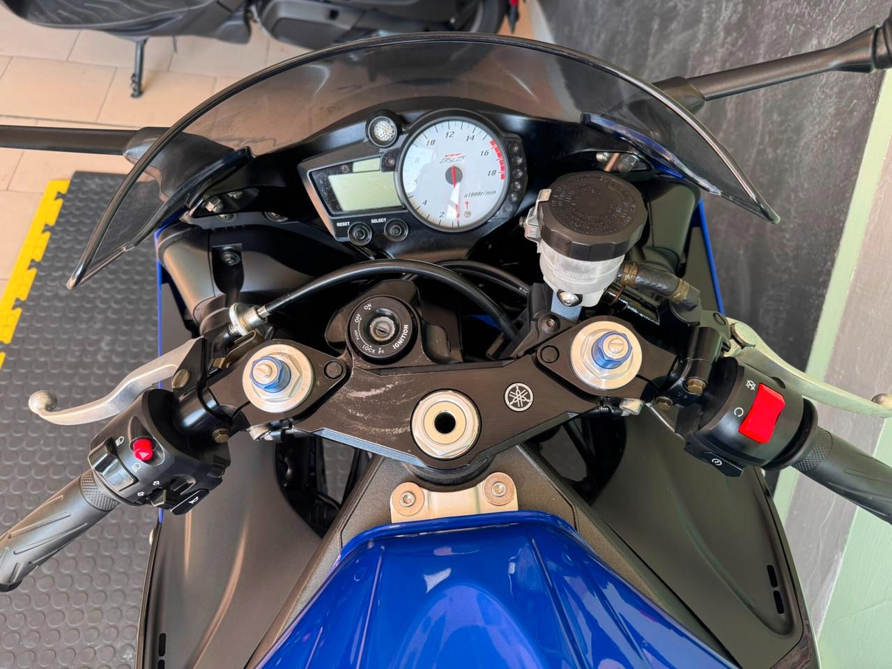 Yamaha YZF R6 * TUA A 87 EURO AL MESE CON FORMULA 50%