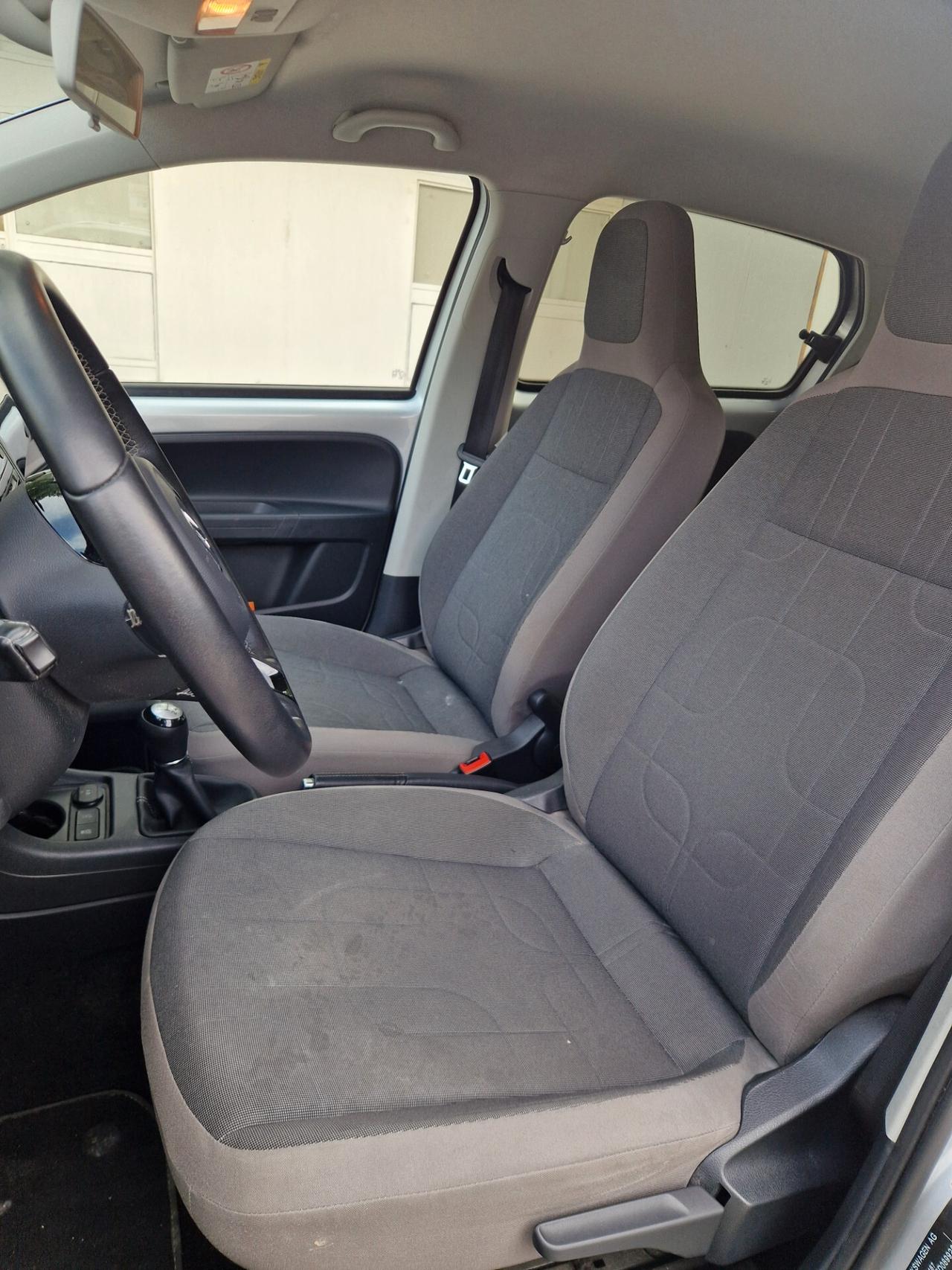Volkswagen Up Cross - 2015