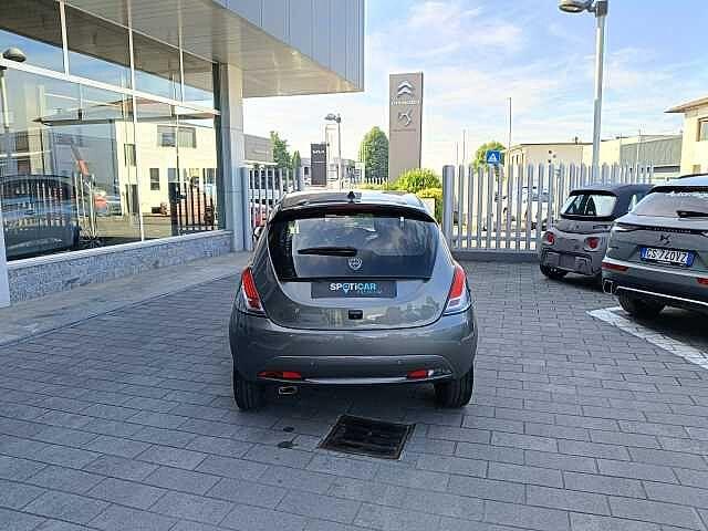 Lancia Ypsilon 1.0 Hybrid 69cv PLATINO AZIENDALE