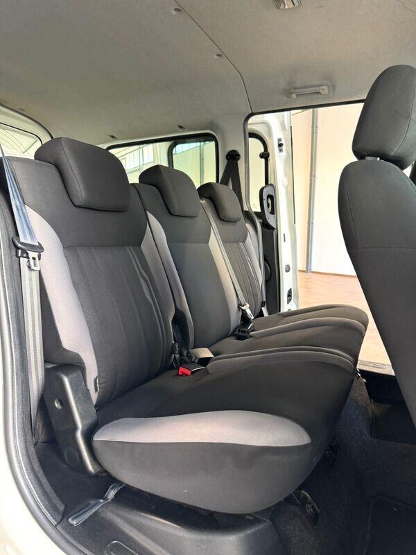 FIAT DOBLO' MAXI 1.6mjt AUTOCARRO 5 POSTI