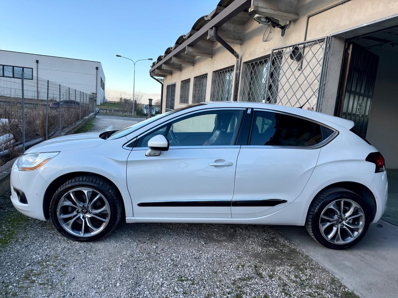 Ds DS4 4 2.0 HDi 160 Pure Pearl