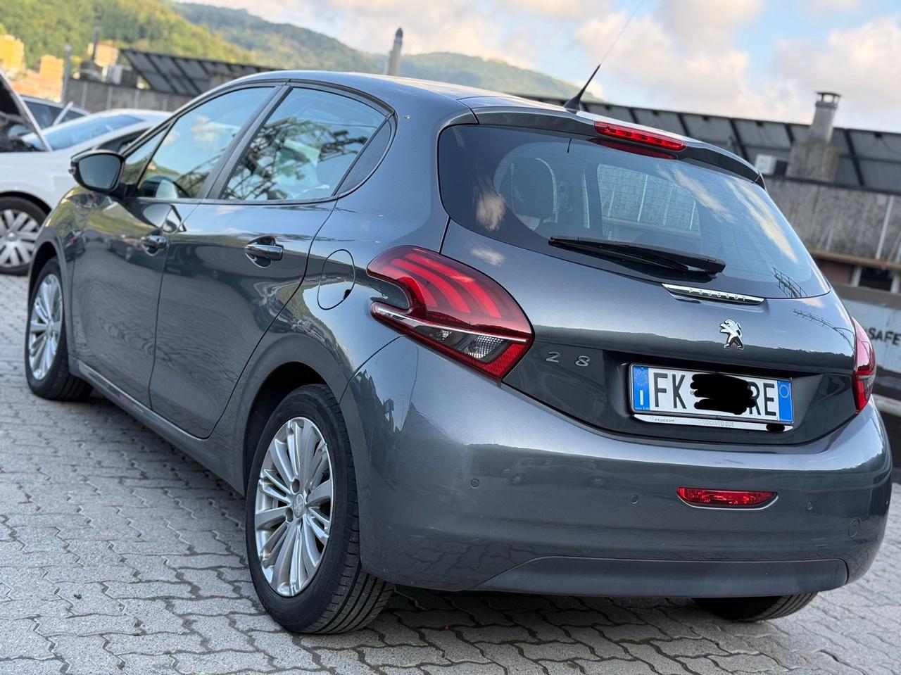 Peugeot 208 PureTech 82 3 porte Allure
